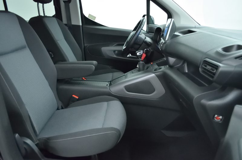 Toyota Proace City Verso 2020 1.5D 130KM 97 tys km czarna Family VAT 23%