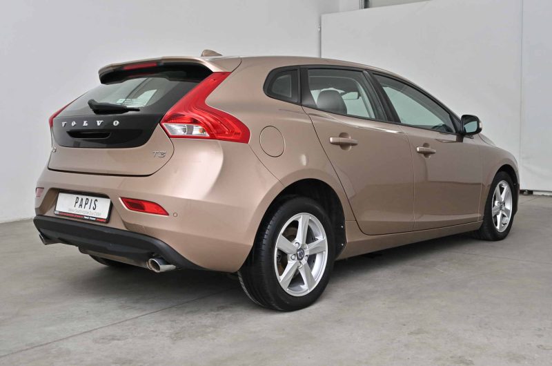 Volvo V40 2.0 150KM 2016R Momentum ASO Gwarancja Bezwypadkowy FV Marża