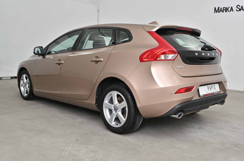 Volvo V40 2.0 150KM 2016R Momentum ASO Gwarancja Bezwypadkowy FV Marża