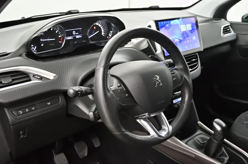 Peugeot 2008 2015r 1.2 Benzyna 110KM Style SalonPL VATmarża