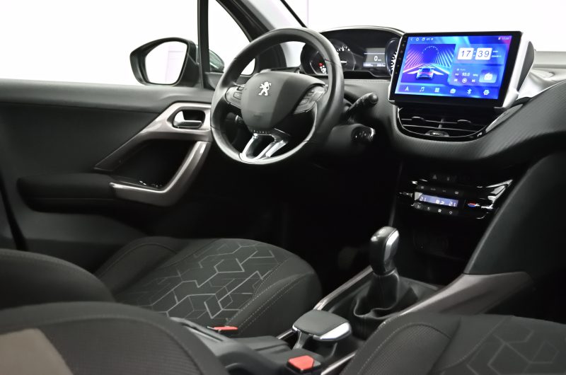 Peugeot 2008 2015r 1.2 Benzyna 110KM Style SalonPL VATmarża