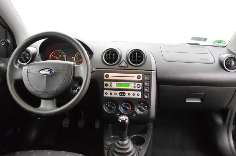 FORD FIESTA VI 1.6 16V 101KM 2005′ TREND Bezwypadkowy Gwarancja podgrzewane fotele i przednia szyba