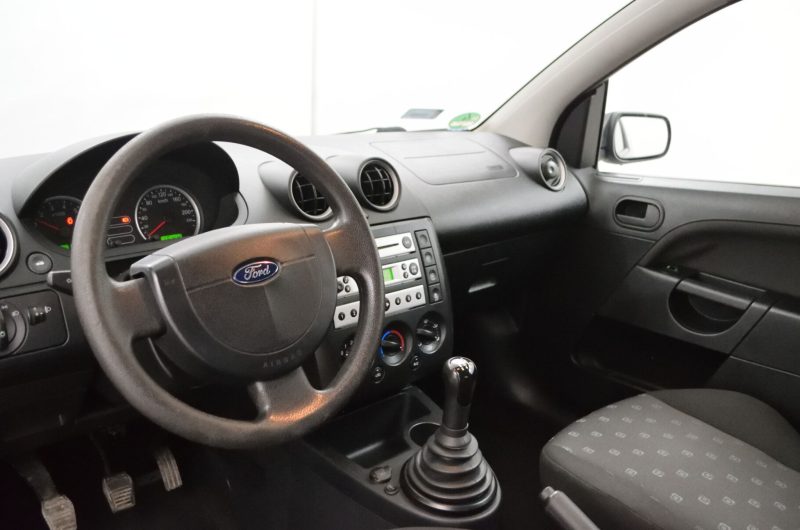 FORD FIESTA VI 1.6 16V 101KM 2005′ TREND Bezwypadkowy Gwarancja podgrzewane fotele i przednia szyba