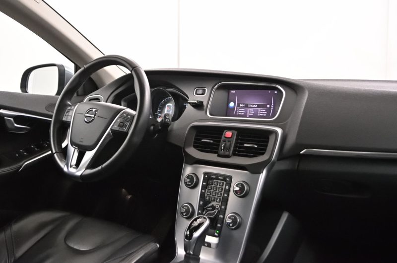 VOLVO V40 II HATCHBACK 1.5 T3 152KM 2017′ INSCRIPTION SalonPL Serwisy Bezwypadkowy Gwarancja