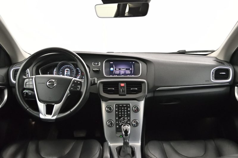 VOLVO V40 II HATCHBACK 1.5 T3 152KM 2017′ INSCRIPTION SalonPL Serwisy Bezwypadkowy Gwarancja